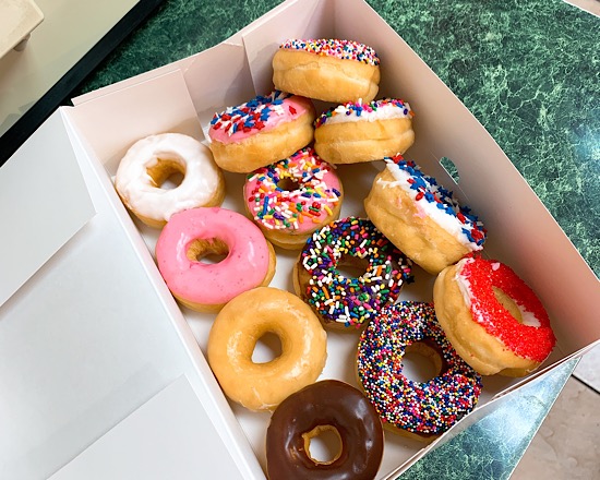 Baker's Dozen Donuts storefront