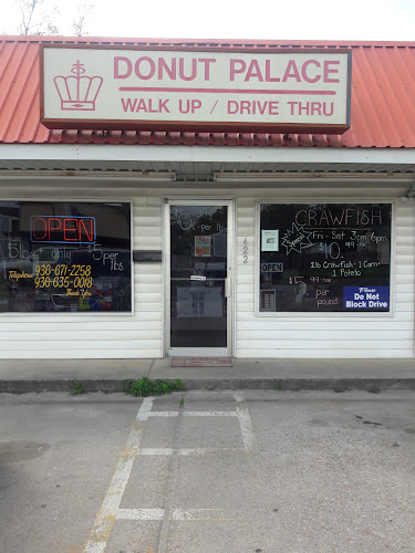 Donut Palace storefront