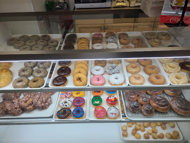 Crown Donuts storefront