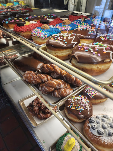 Donut King storefront