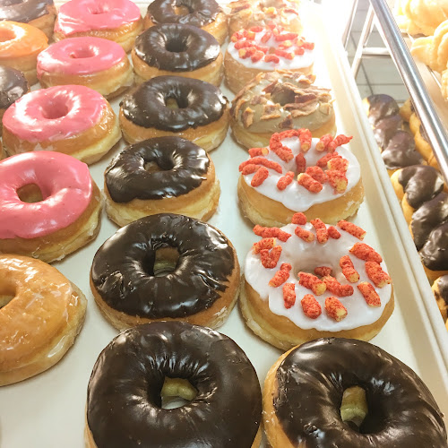 Golden West Donuts storefront