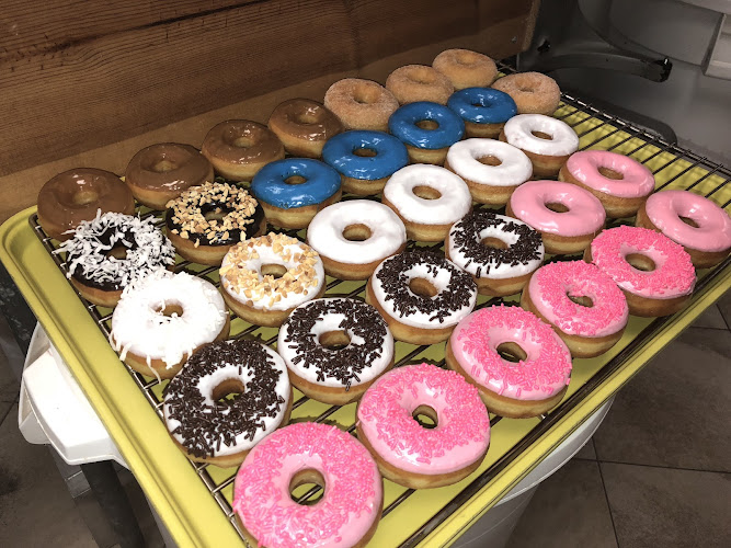 De Bakery Donuts storefront