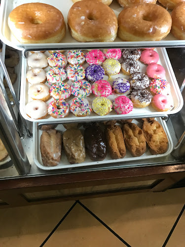 Yum Yum Donuts storefront