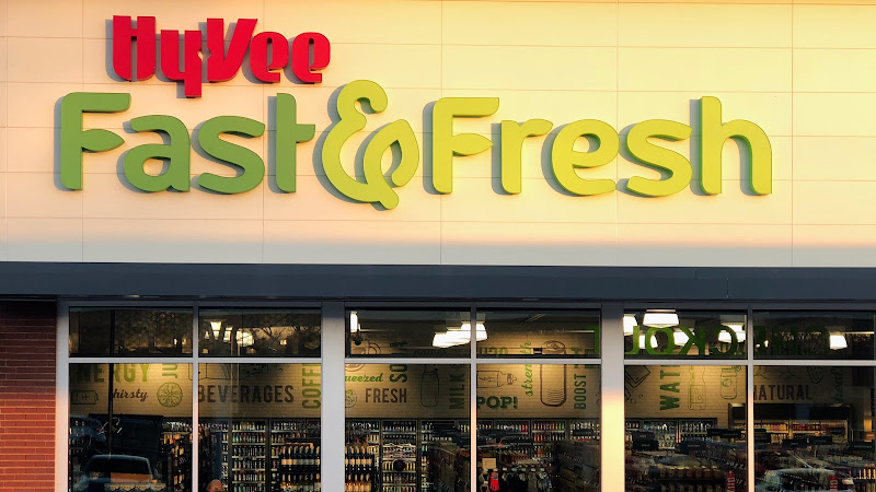 Hy-Vee Fast & Fresh storefront