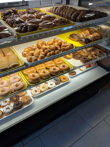 Mag's Donut & Bagel storefront