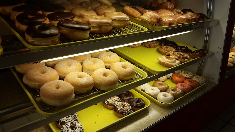 Rainbow Donuts storefront