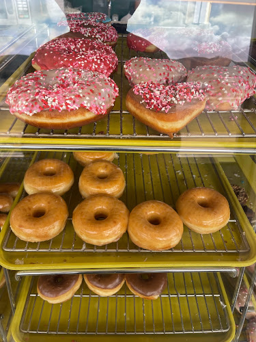 Lompoc Donuts storefront