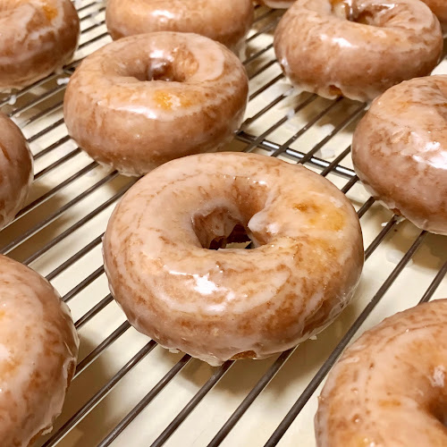 The Almont Baking & Donut Co. storefront