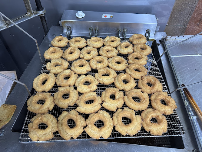 Crispy Donuts storefront