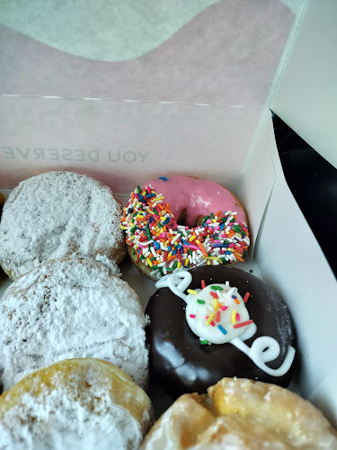 Cloud 9 Donuts storefront