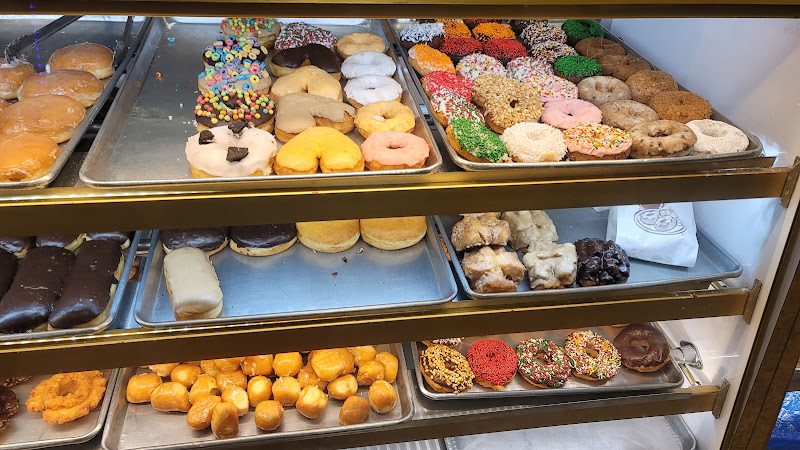 Miss Donuts storefront