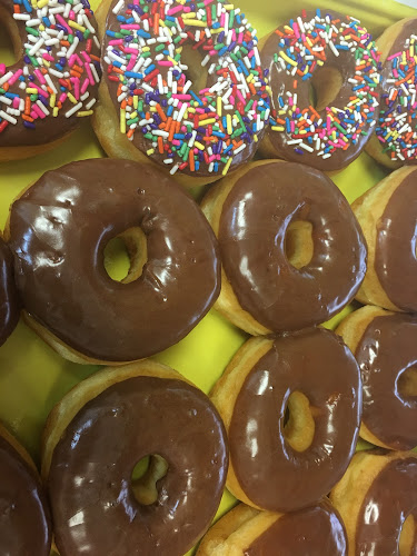 Donut Palace storefront