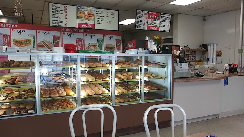 Lucky Donuts 2 storefront