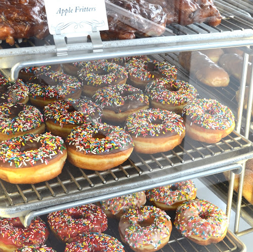 Lucky Donuts House storefront
