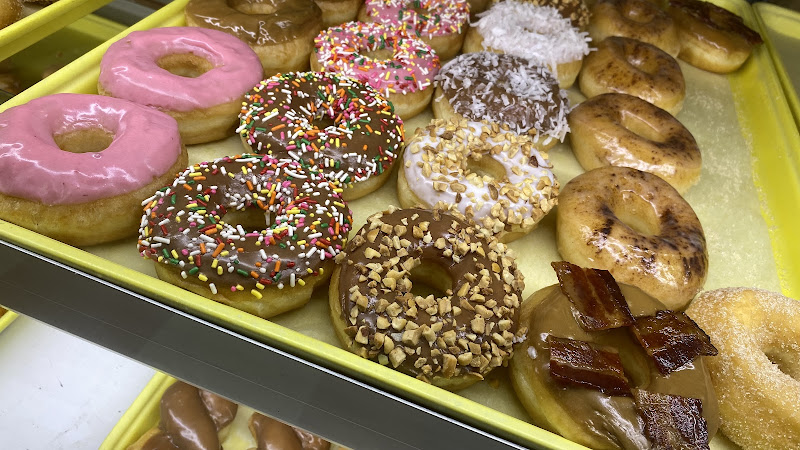 Luna Donuts storefront