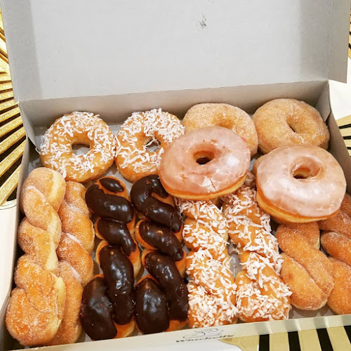 Winchell's Donut House storefront