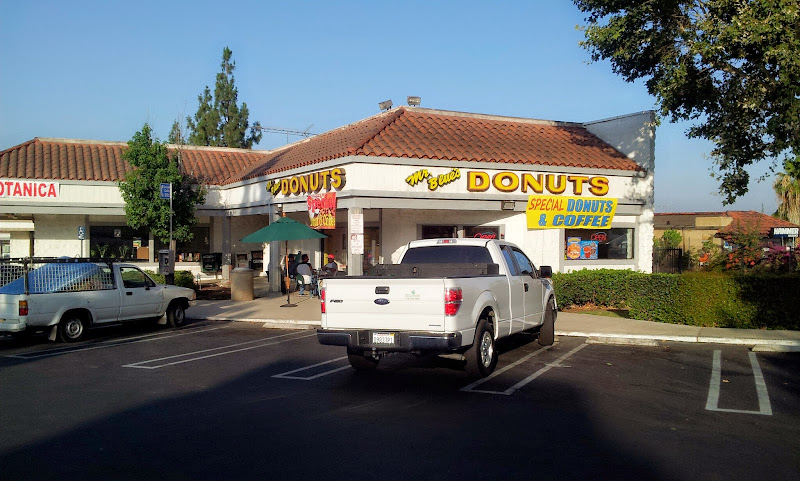 Mr Blue Donuts storefront