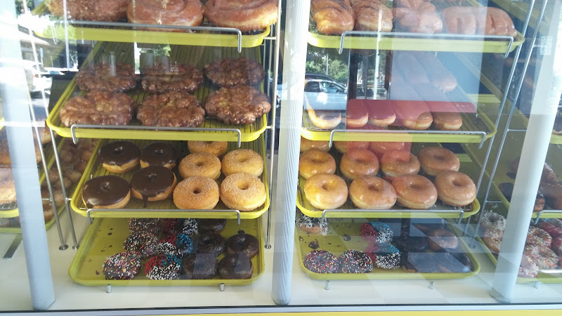 Grand Donuts storefront