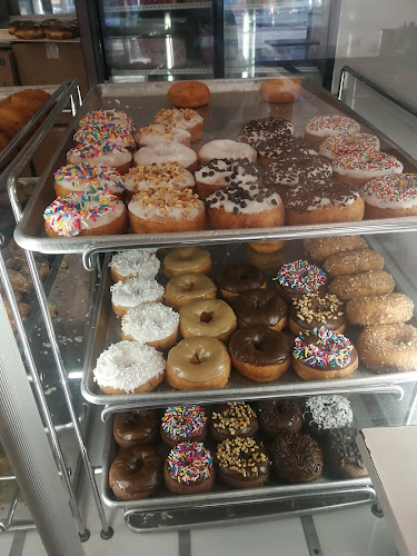 Daily Donuts storefront