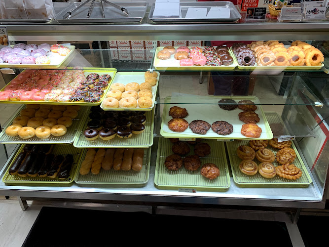 Dreaming Donuts storefront