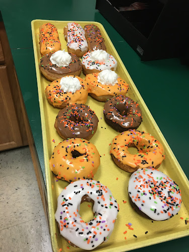 Mays Donuts storefront