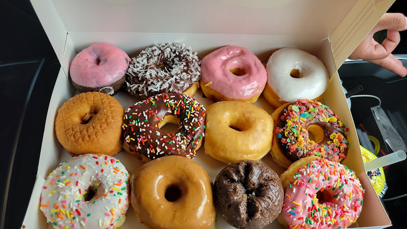 Yummy donut palace.boba.smoothies.coffee storefront