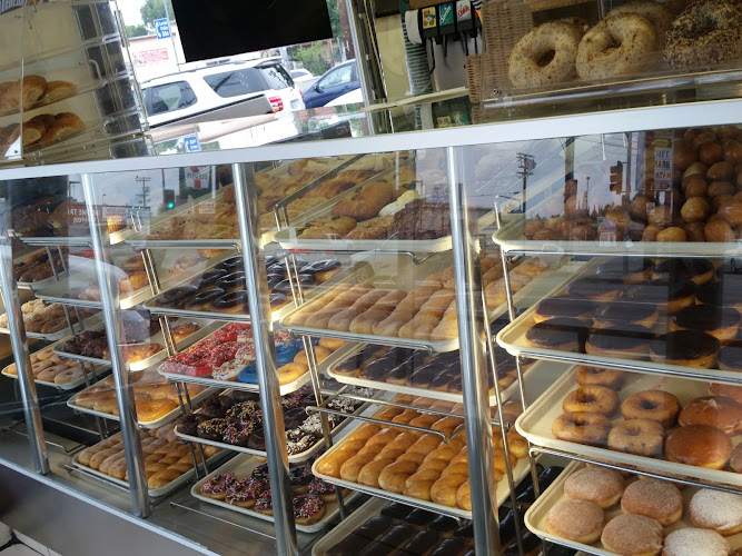 Yum Yum Donuts storefront