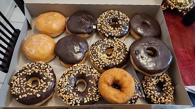Yum Yum Donuts storefront