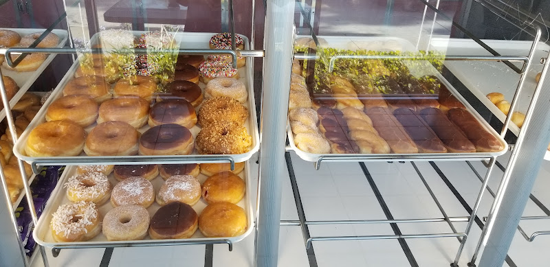 USA Donuts & Croissants storefront