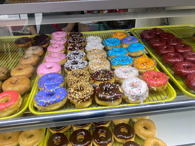 Yankee Doodle Donuts storefront