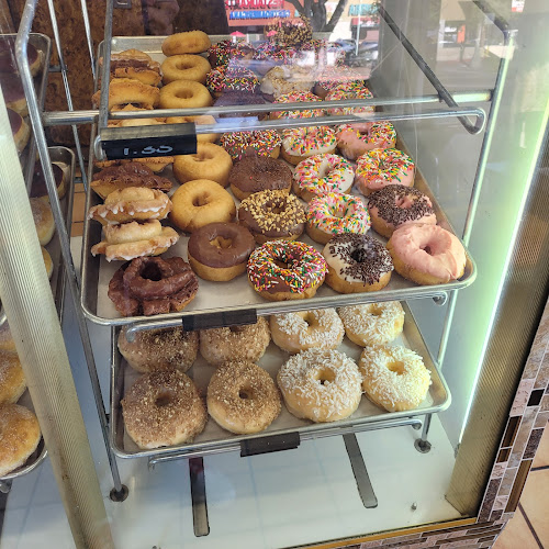 Pico Donuts storefront