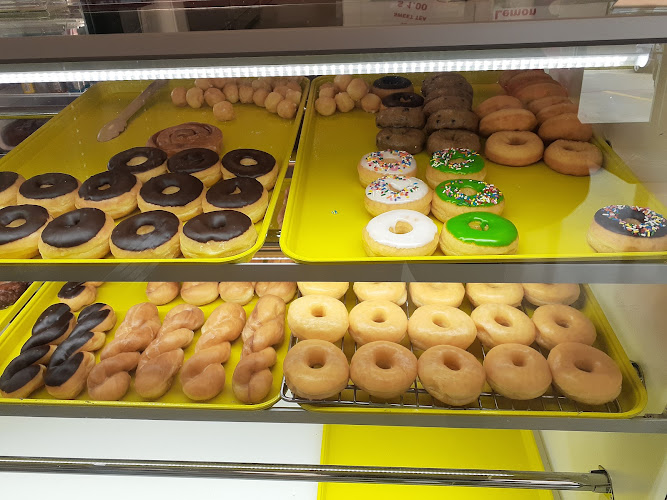 Baker Donuts storefront