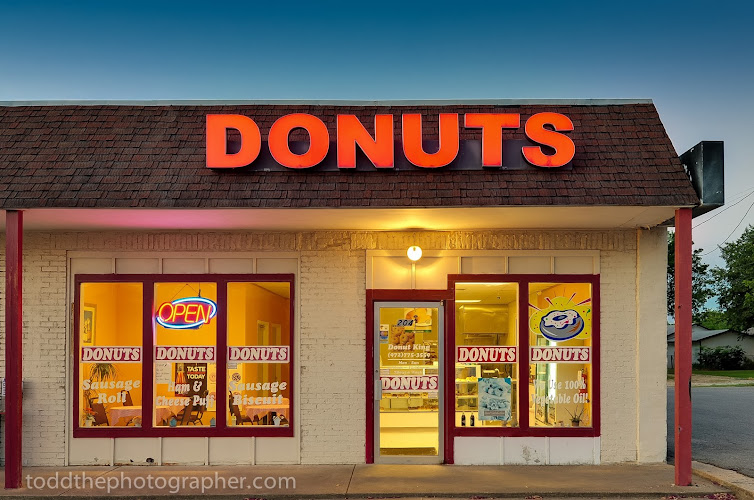 Donut King storefront