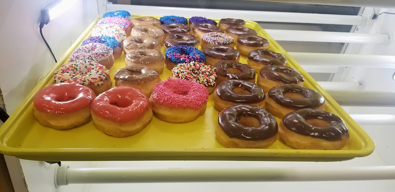 Busy B's Donuts storefront