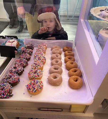 Heidi Ho Donuts storefront