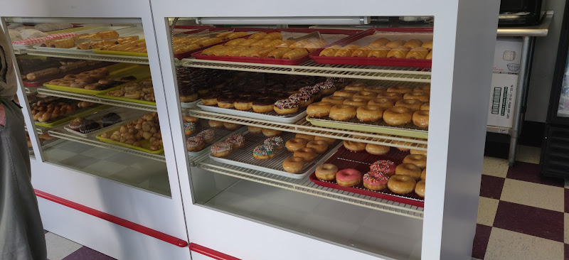 Yasmine Donuts storefront