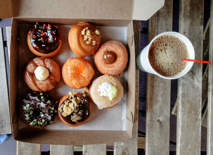 Purple Glaze Donuts etc. storefront