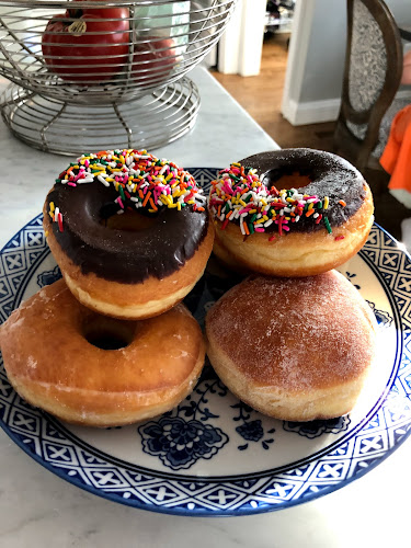 Doughnut Inn storefront