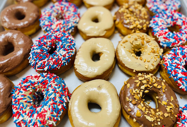 Maggies Doughnuts Chardon storefront