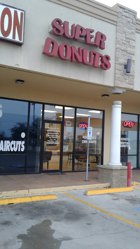 Del Valle Donuts storefront