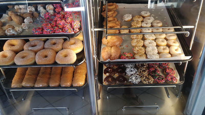 Yum Yum Donuts storefront