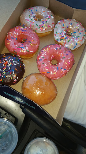 Yum Yum Donuts storefront