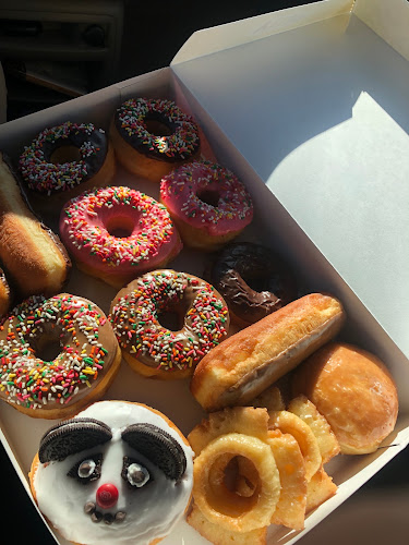 Mr. Donuts storefront