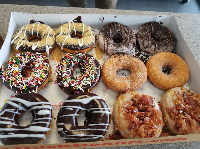 Duck Donuts storefront