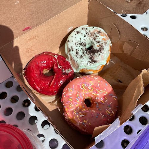 Lovebirds Donuts storefront