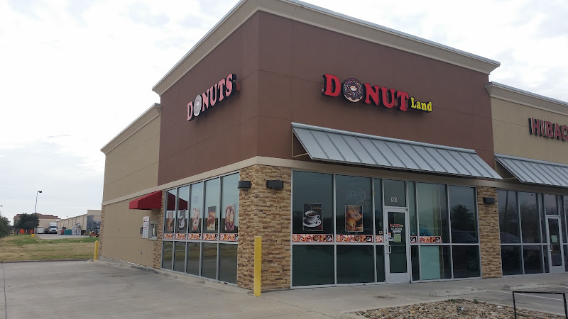 Donut Land storefront