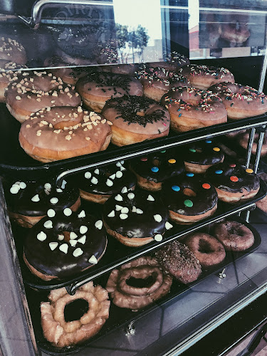 Yum Yum Donuts storefront