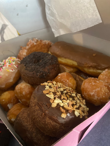 Downey Donuts storefront