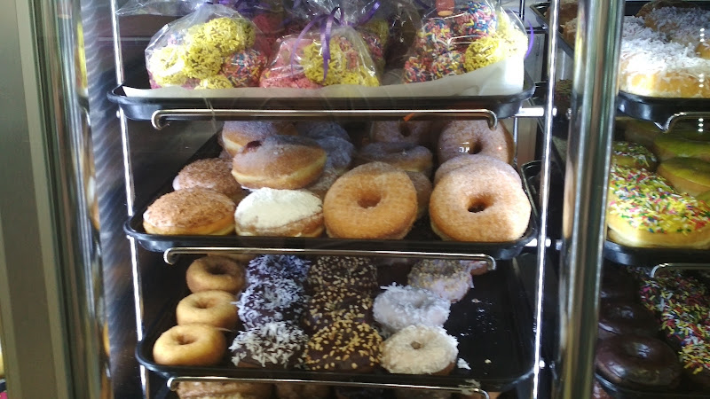 Yum Yum Donuts storefront