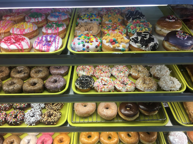 Rainbow Donuts (Norwalk) storefront